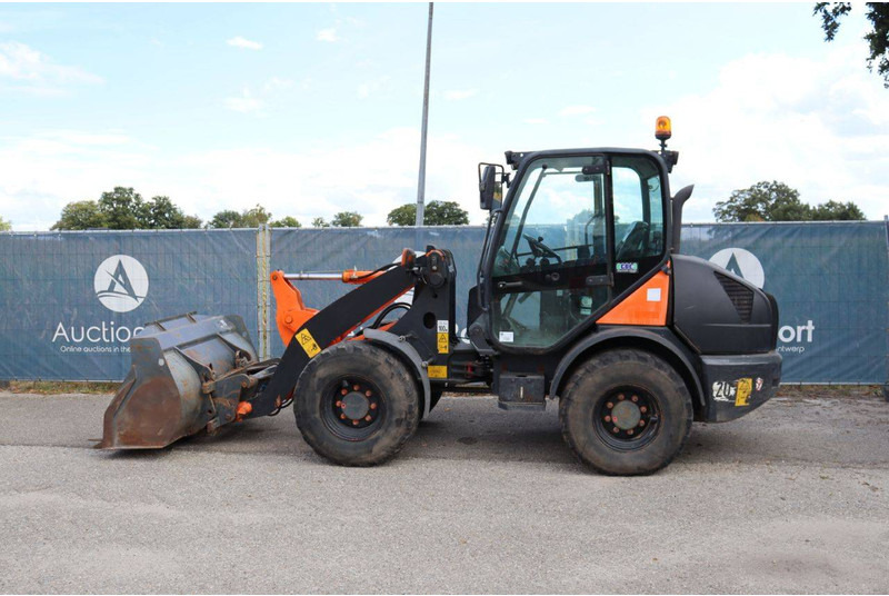 Komatsu WA70-7 - Utovarivač na kotačima: slika Komatsu WA70-7 - Utovarivač na kotačima Komatsu WA70-7 - Utovarivač na kotačima: slika Komatsu WA70-7 - Utovarivač na kotačima