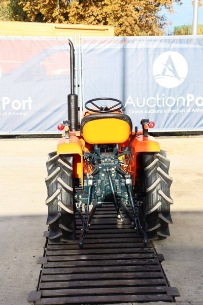 Kubota B1400DT - Traktor: slika Kubota B1400DT - Traktor Kubota B1400DT - Traktor: slika Kubota B1400DT - Traktor