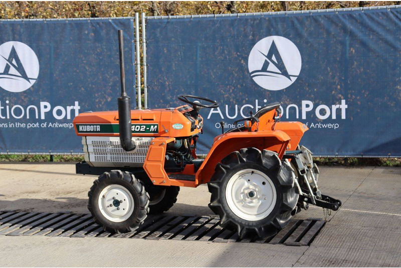 Kubota B1402DT - Traktor: slika Kubota B1402DT - Traktor Kubota B1402DT - Traktor: slika Kubota B1402DT - Traktor
