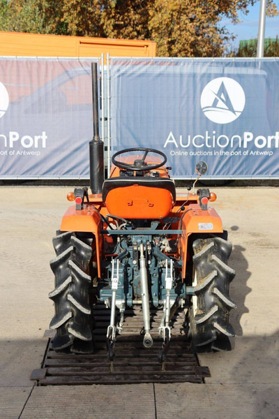 Kubota B1402DT - Traktor: slika Kubota B1402DT - Traktor Kubota B1402DT - Traktor: slika Kubota B1402DT - Traktor