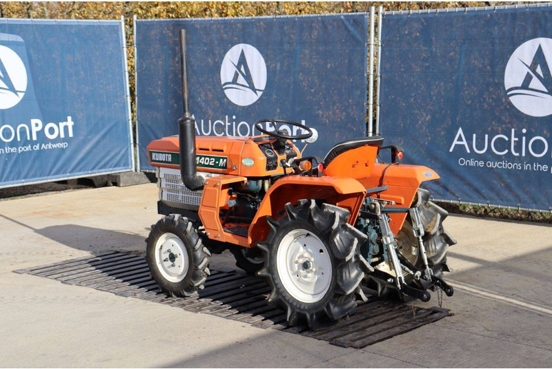 Kubota B1402DT - Traktor: slika Kubota B1402DT - Traktor Kubota B1402DT - Traktor: slika Kubota B1402DT - Traktor