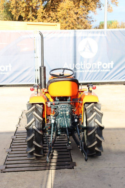 Kubota B1502DT - Traktor: slika Kubota B1502DT - Traktor Kubota B1502DT - Traktor: slika Kubota B1502DT - Traktor