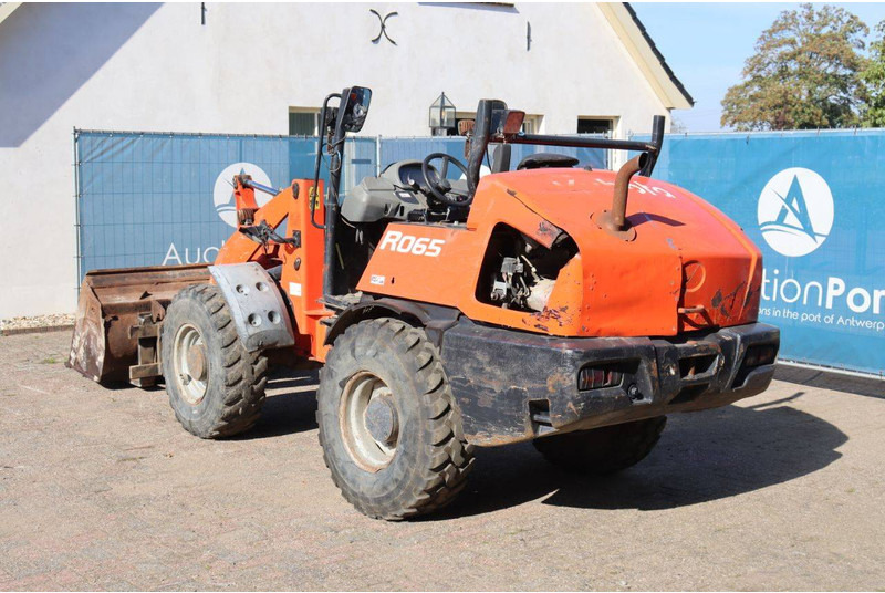 Kubota R065 - Utovarivač na kotačima: slika Kubota R065 - Utovarivač na kotačima Kubota R065 - Utovarivač na kotačima: slika Kubota R065 - Utovarivač na kotačima