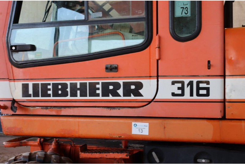 Bager na kotačima Liebherr A316: slika Bager na kotačima Liebherr A316