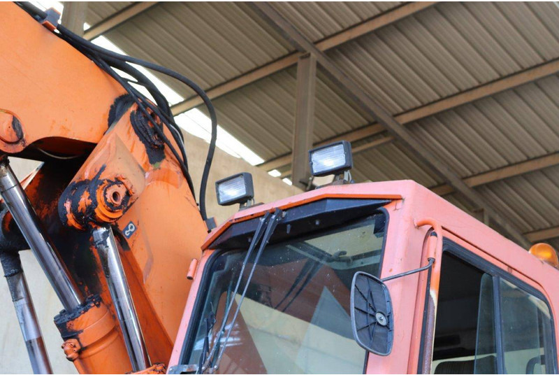 Bager na kotačima Liebherr A316: slika Bager na kotačima Liebherr A316