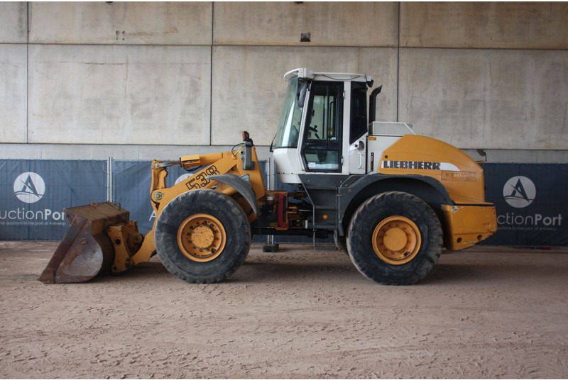 Liebherr L538 - Utovarivač na kotačima: slika Liebherr L538 - Utovarivač na kotačima Liebherr L538 - Utovarivač na kotačima: slika Liebherr L538 - Utovarivač na kotačima