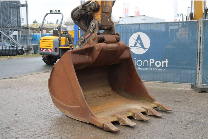 Bager gusjeničar Liebherr R926 WLC: slika Bager gusjeničar Liebherr R926 WLC Bager gusjeničar Liebherr R926 WLC: slika Bager gusjeničar Liebherr R926 WLC