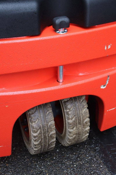 Električni viličar Linde E15-02: slika Električni viličar Linde E15-02 Električni viličar Linde E15-02: slika Električni viličar Linde E15-02