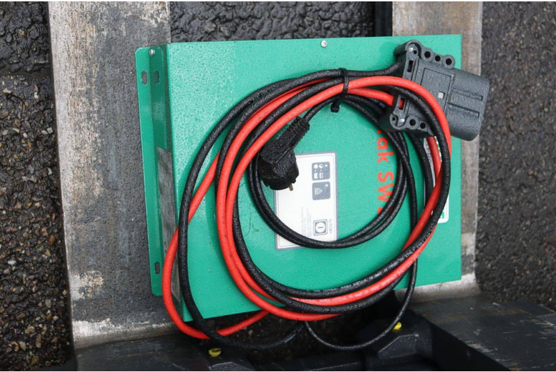 Električni viličar Linde E15-02: slika Električni viličar Linde E15-02 Električni viličar Linde E15-02: slika Električni viličar Linde E15-02