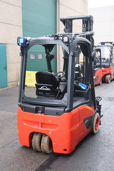 Električni viličar Linde E15-02: slika Električni viličar Linde E15-02 Električni viličar Linde E15-02: slika Električni viličar Linde E15-02