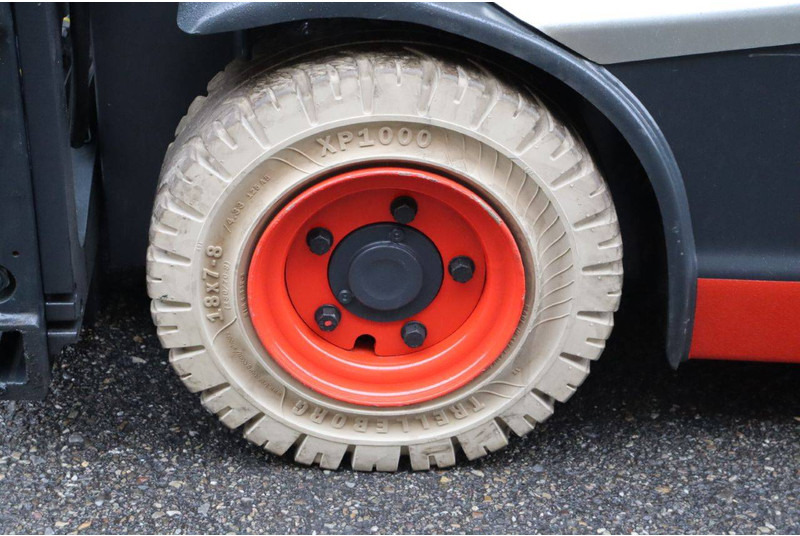 Električni viličar Linde E15-02: slika Električni viličar Linde E15-02 Električni viličar Linde E15-02: slika Električni viličar Linde E15-02