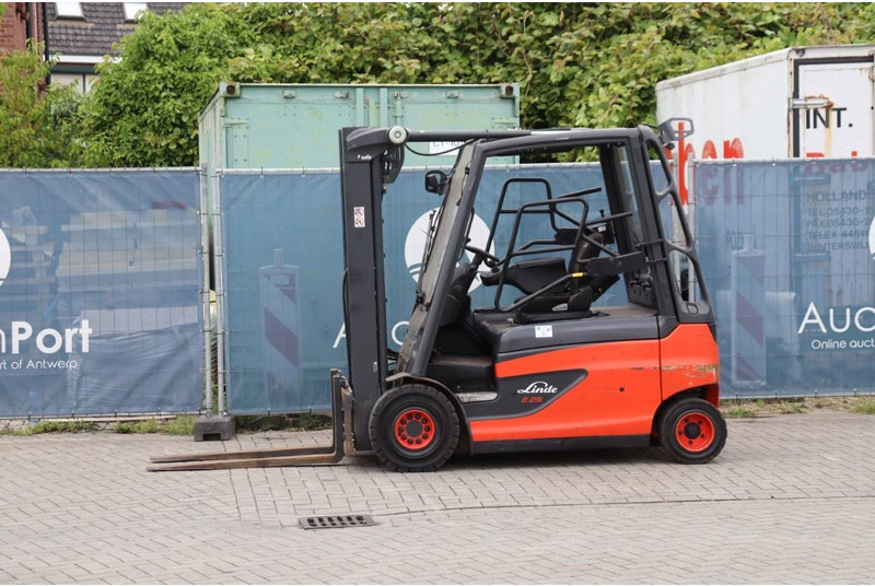 Linde E25L-01 Forklift - Električni viličar: slika Linde E25L-01 Forklift - Električni viličar Linde E25L-01 Forklift - Električni viličar: slika Linde E25L-01 Forklift - Električni viličar
