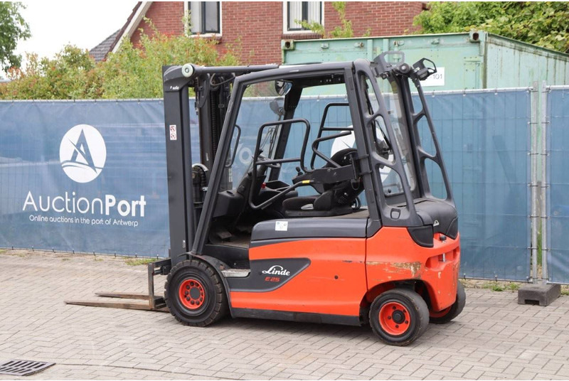 Linde E25L-01 Forklift - Električni viličar: slika Linde E25L-01 Forklift - Električni viličar Linde E25L-01 Forklift - Električni viličar: slika Linde E25L-01 Forklift - Električni viličar