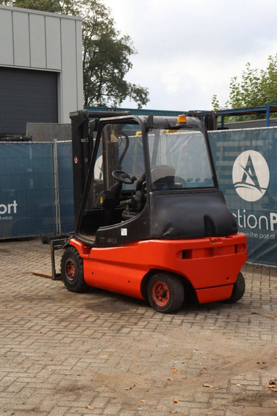 Linde E30/02 - Električni viličar: slika Linde E30/02 - Električni viličar Linde E30/02 - Električni viličar: slika Linde E30/02 - Električni viličar