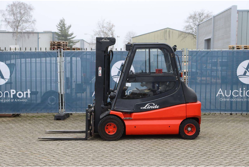 Linde E30/03 - Električni viličar: slika Linde E30/03 - Električni viličar Linde E30/03 - Električni viličar: slika Linde E30/03 - Električni viličar