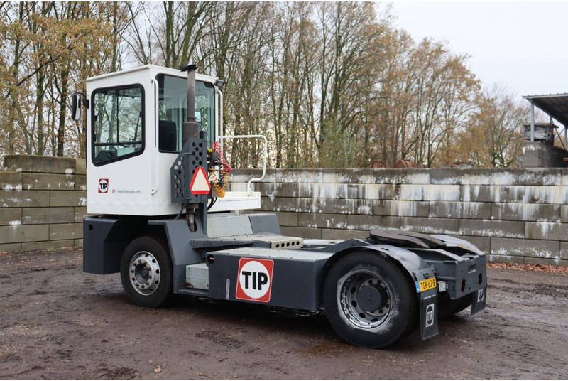 MOL YM 180/4X2 - Terminalni traktor: slika MOL YM 180/4X2 - Terminalni traktor MOL YM 180/4X2 - Terminalni traktor: slika MOL YM 180/4X2 - Terminalni traktor