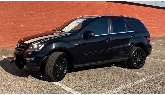 Mercedes-Benz M-Klasse ML 350 CDI BLUETEС - Limuzina: slika Mercedes-Benz M-Klasse ML 350 CDI BLUETEС - Limuzina Mercedes-Benz M-Klasse ML 350 CDI BLUETEС - Limuzina: slika Mercedes-Benz M-Klasse ML 350 CDI BLUETEС - Limuzina