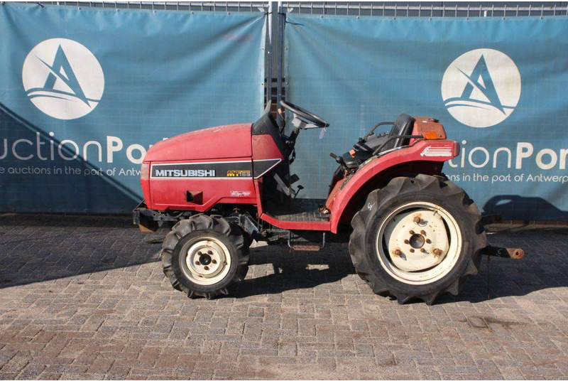 Mitsubishi MT165 - Traktor: slika Mitsubishi MT165 - Traktor Mitsubishi MT165 - Traktor: slika Mitsubishi MT165 - Traktor
