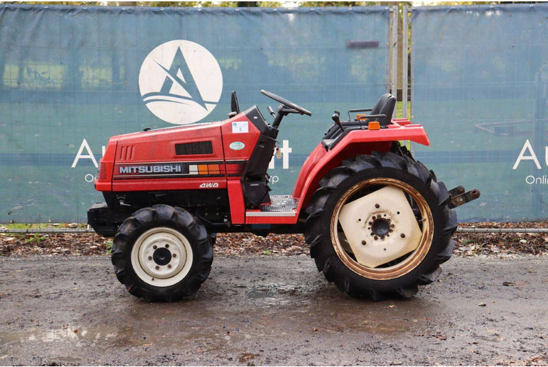 Mitsubishi MT20D - Traktor: slika Mitsubishi MT20D - Traktor Mitsubishi MT20D - Traktor: slika Mitsubishi MT20D - Traktor