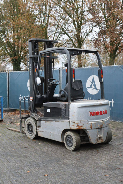 Nissan 1Q2L25Q - Električni viličar: slika Nissan 1Q2L25Q - Električni viličar Nissan 1Q2L25Q - Električni viličar: slika Nissan 1Q2L25Q - Električni viličar