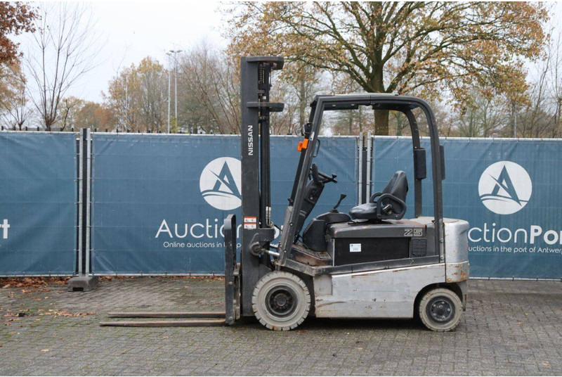 Nissan 1Q2L25Q - Električni viličar: slika Nissan 1Q2L25Q - Električni viličar Nissan 1Q2L25Q - Električni viličar: slika Nissan 1Q2L25Q - Električni viličar