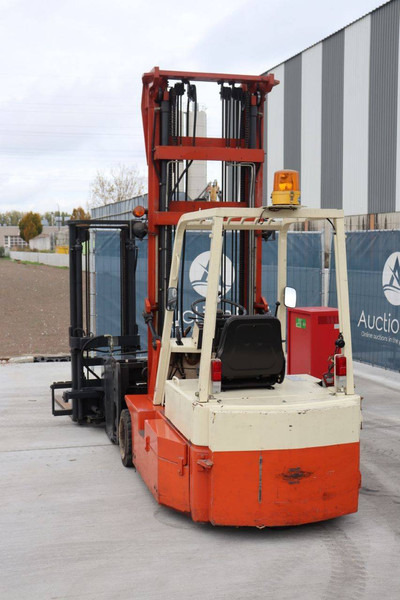 Nissan - Električni viličar: slika Nissan - Električni viličar Nissan - Električni viličar: slika Nissan - Električni viličar