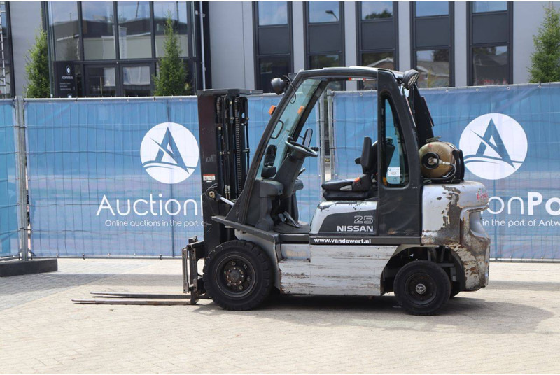 Nissan UD02A25PQ - Plinski viličar: slika Nissan UD02A25PQ - Plinski viličar Nissan UD02A25PQ - Plinski viličar: slika Nissan UD02A25PQ - Plinski viličar