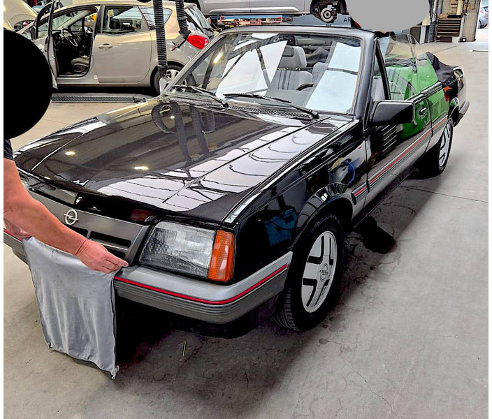 Opel Ascona (C) Cabriolet 1.8i - Limuzina: slika Opel Ascona (C) Cabriolet 1.8i - Limuzina Opel Ascona (C) Cabriolet 1.8i - Limuzina: slika Opel Ascona (C) Cabriolet 1.8i - Limuzina