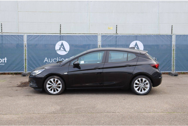 Opel Astra - Limuzina: slika Opel Astra - Limuzina Opel Astra - Limuzina: slika Opel Astra - Limuzina