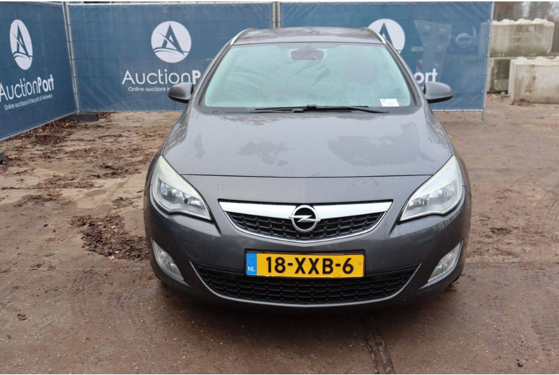 Automobil Opel Astra Sports Tourer: slika Automobil Opel Astra Sports Tourer