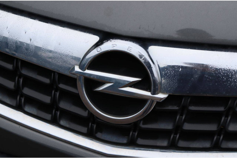 Automobil Opel Astra Sports Tourer: slika Automobil Opel Astra Sports Tourer