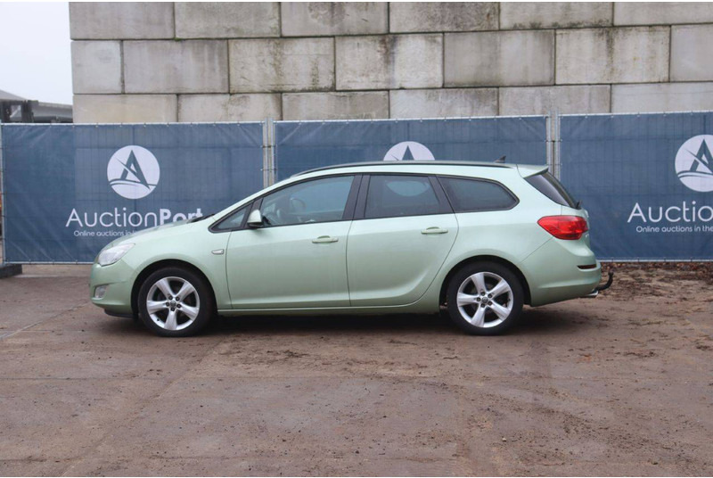 Opel Astra Sports Tourer - Automobil: slika Opel Astra Sports Tourer - Automobil Opel Astra Sports Tourer - Automobil: slika Opel Astra Sports Tourer - Automobil