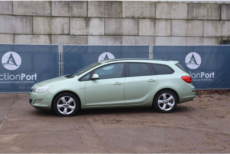 Opel Astra Sports Tourer - Automobil: slika Opel Astra Sports Tourer - Automobil Opel Astra Sports Tourer - Automobil: slika Opel Astra Sports Tourer - Automobil