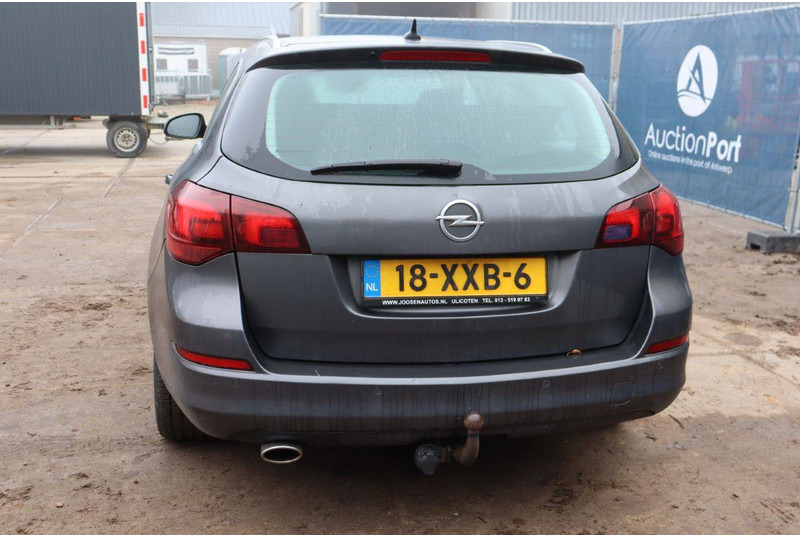 Automobil Opel Astra Sports Tourer: slika Automobil Opel Astra Sports Tourer