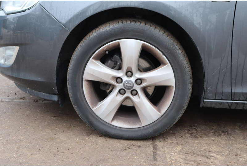 Automobil Opel Astra Sports Tourer: slika Automobil Opel Astra Sports Tourer