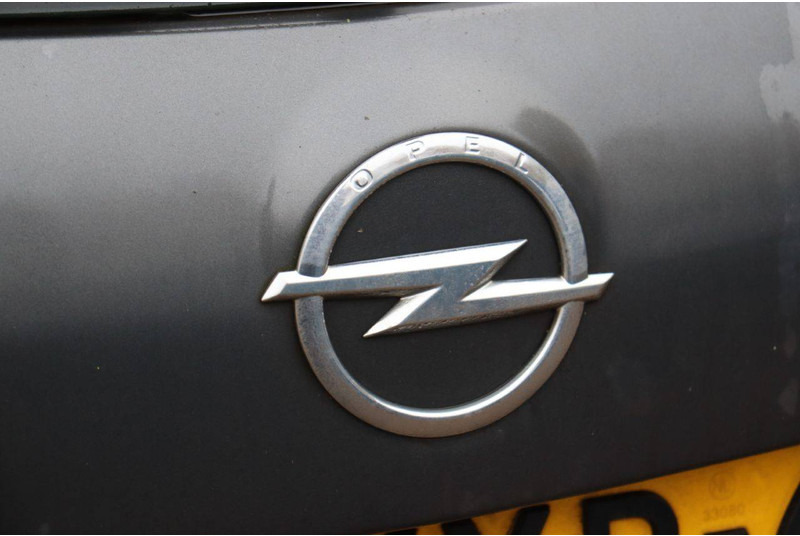 Automobil Opel Astra Sports Tourer: slika Automobil Opel Astra Sports Tourer