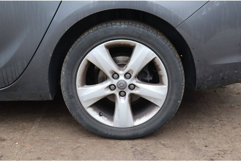 Automobil Opel Astra Sports Tourer: slika Automobil Opel Astra Sports Tourer