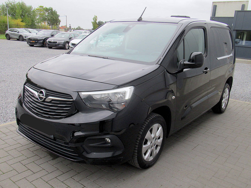 Opel Combo 1.5 D Automatic - Furgon: slika Opel Combo 1.5 D Automatic - Furgon Opel Combo 1.5 D Automatic - Furgon: slika Opel Combo 1.5 D Automatic - Furgon