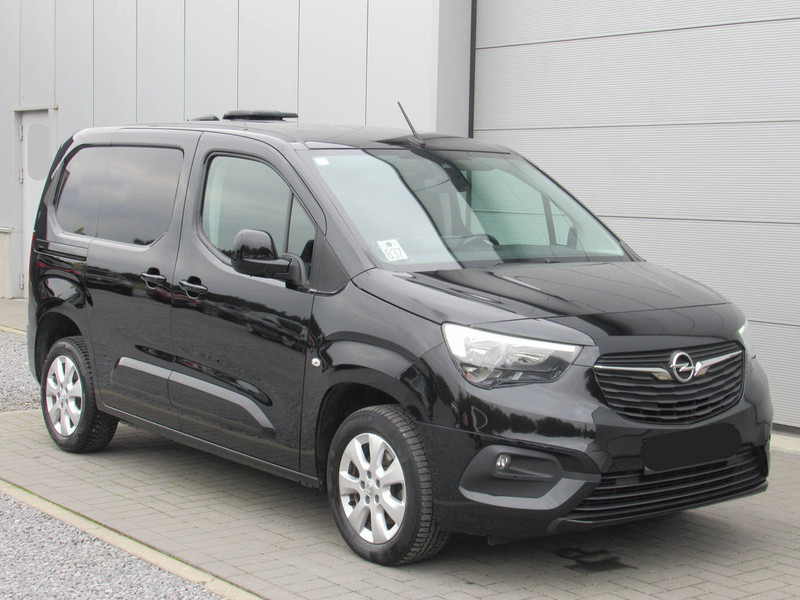 Opel Combo 1.5 D Automatic - Furgon: slika Opel Combo 1.5 D Automatic - Furgon Opel Combo 1.5 D Automatic - Furgon: slika Opel Combo 1.5 D Automatic - Furgon