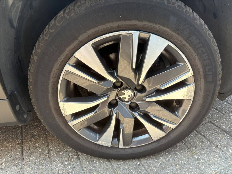 SUV Peugeot 2008 SUV: slika SUV Peugeot 2008 SUV SUV Peugeot 2008 SUV: slika SUV Peugeot 2008 SUV