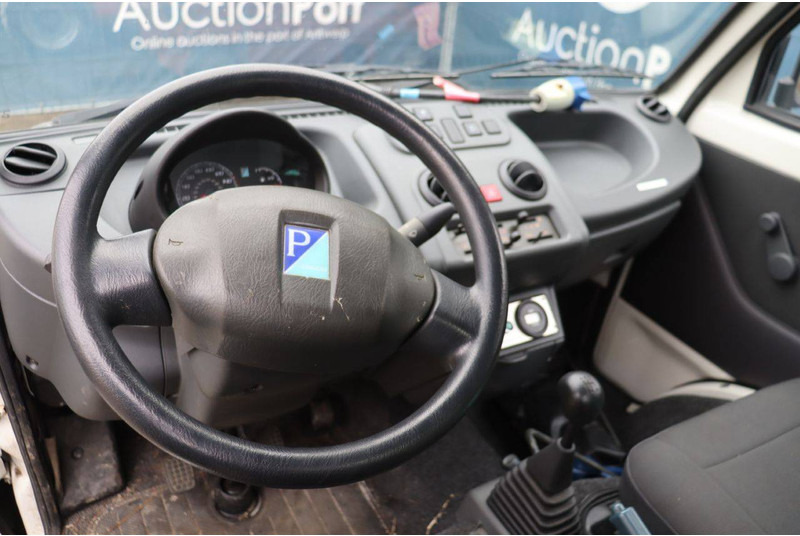 Podizna platforma montirana na kamion Piaggio Porter Maxxi: slika Podizna platforma montirana na kamion Piaggio Porter Maxxi