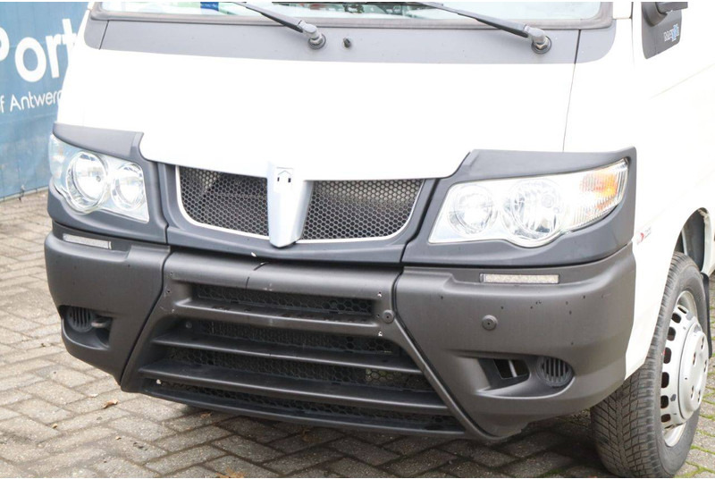 Podizna platforma montirana na kamion Piaggio Porter Maxxi: slika Podizna platforma montirana na kamion Piaggio Porter Maxxi