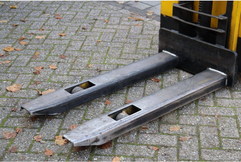 Slagač stoga Pramac GX12-29: slika Slagač stoga Pramac GX12-29 Slagač stoga Pramac GX12-29: slika Slagač stoga Pramac GX12-29