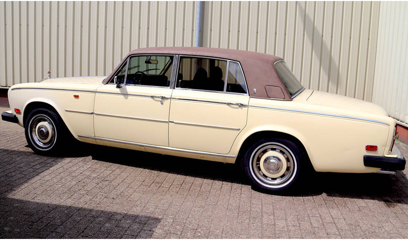 Rolls-Royce Silver Shadow II EverFlex - Limuzina: slika Rolls-Royce Silver Shadow II EverFlex - Limuzina Rolls-Royce Silver Shadow II EverFlex - Limuzina: slika Rolls-Royce Silver Shadow II EverFlex - Limuzina