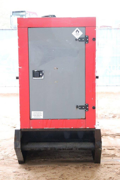 SDMO R145 - Generatorski set: slika SDMO R145 - Generatorski set SDMO R145 - Generatorski set: slika SDMO R145 - Generatorski set