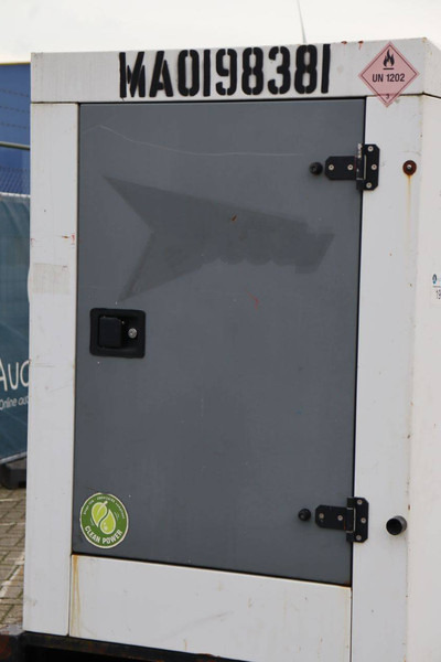 Generatorski set SDMO R165: slika Generatorski set SDMO R165 Generatorski set SDMO R165: slika Generatorski set SDMO R165