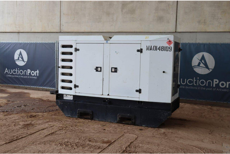 SDMO R90C3 - Generatorski set: slika SDMO R90C3 - Generatorski set SDMO R90C3 - Generatorski set: slika SDMO R90C3 - Generatorski set