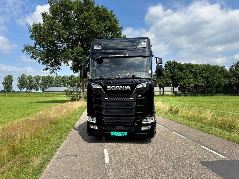 Scania S520 - Kamion-šasija: slika Scania S520 - Kamion-šasija Scania S520 - Kamion-šasija: slika Scania S520 - Kamion-šasija
