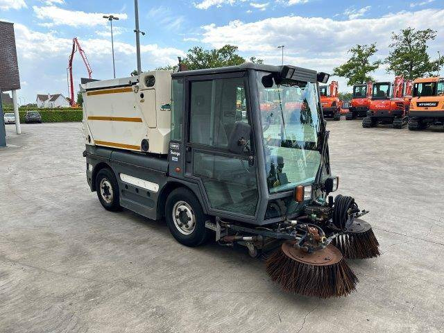 Schmidt Swingo 225 - Cestovna čistilica: slika Schmidt Swingo 225 - Cestovna čistilica Schmidt Swingo 225 - Cestovna čistilica: slika Schmidt Swingo 225 - Cestovna čistilica