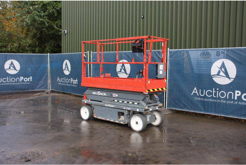 Skyjack SJ3220 - Škarasta podizna platforma: slika Skyjack SJ3220 - Škarasta podizna platforma Skyjack SJ3220 - Škarasta podizna platforma: slika Skyjack SJ3220 - Škarasta podizna platforma